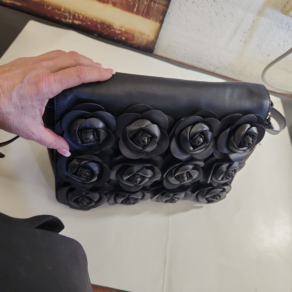 Clever Carriage Company Leather Rose Messenger Bag - Picture 6 of 11